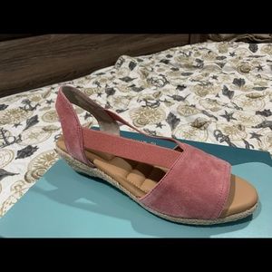 Cliffs rose color sandals   Size 7